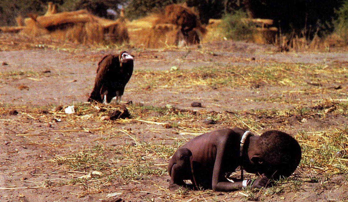 La niña y el buitre.png